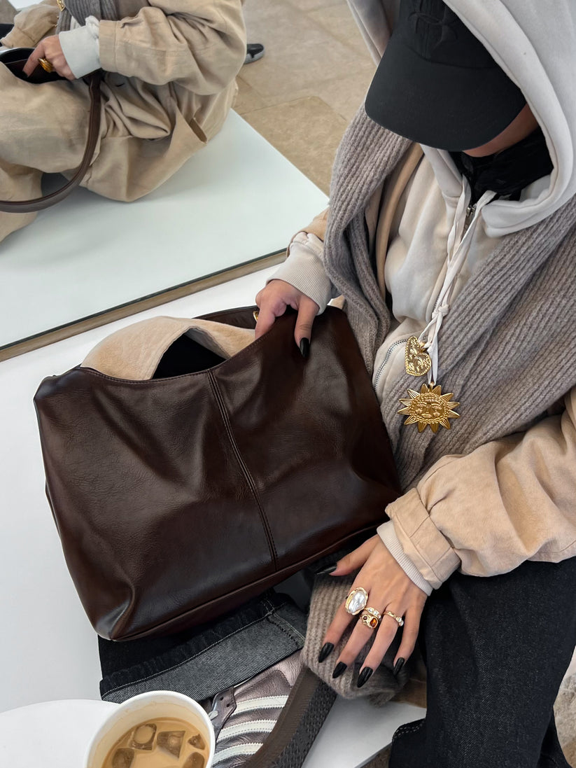 HOBO BAG GLOSSY