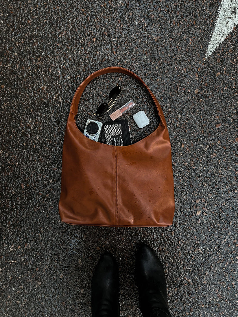 HOBO BAG GLOSSY